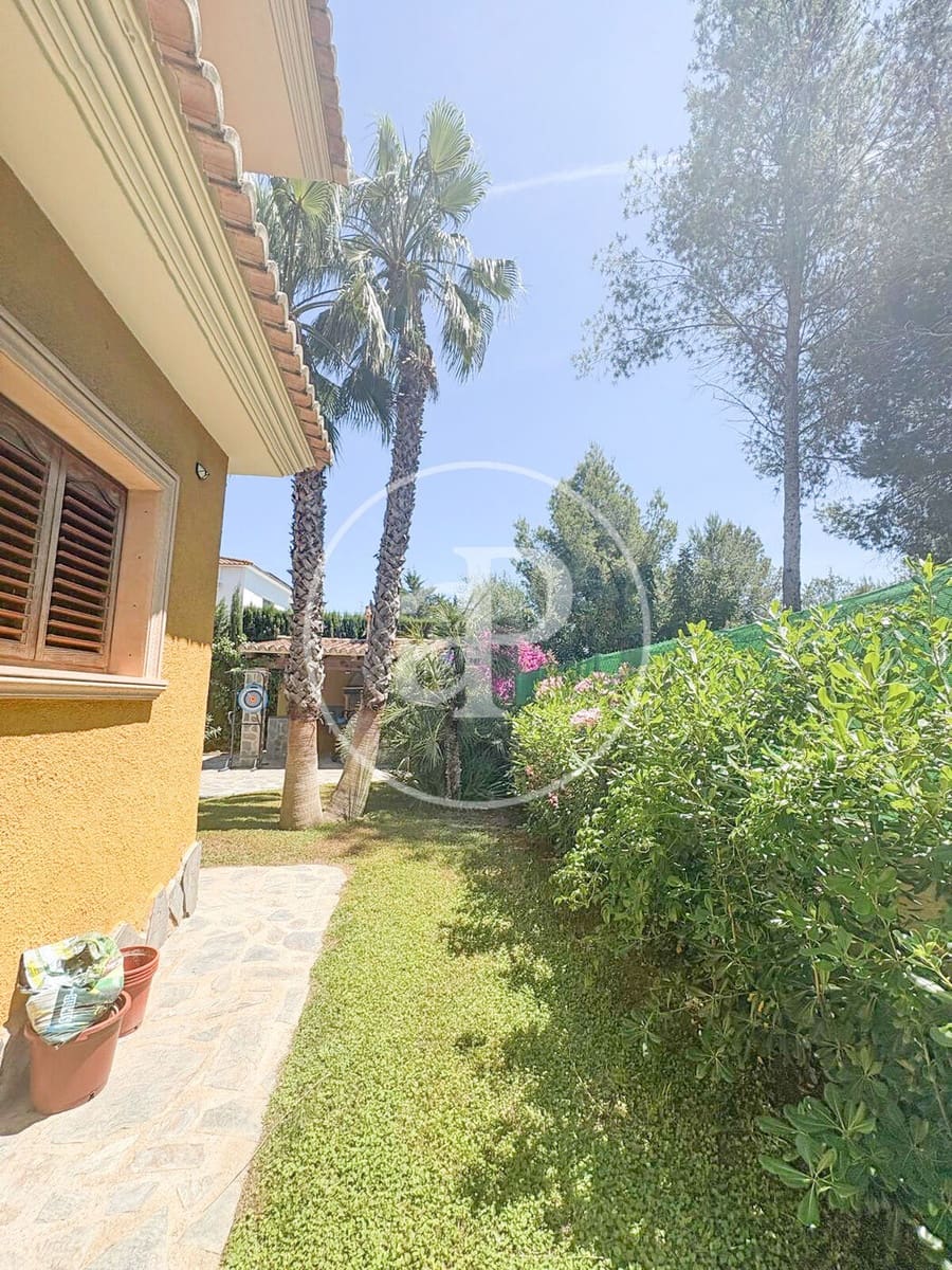 4 slaapkamer Villa te koop in L'Eliana met zwembad garage - € 650.000 (Ref: 10183017)