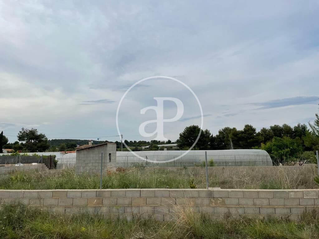 Grunde uden byggetilladelser til salg i Turis - € 95.000 (Ref: 7621941)