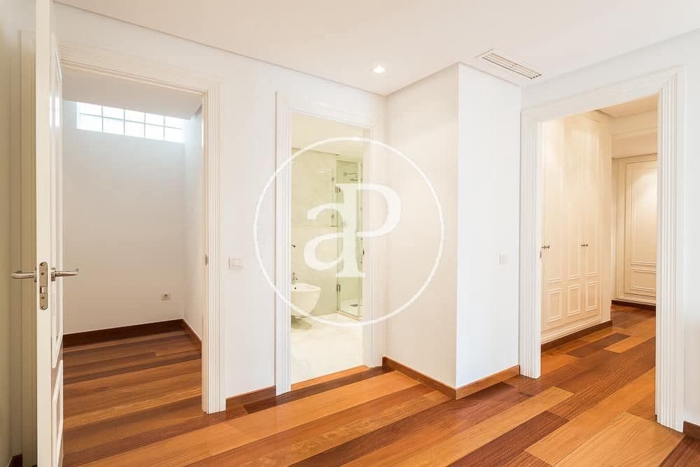 4 soveværelse Lejlighed til salg i Valencia by - € 1.350.000 (Ref: 7668996)