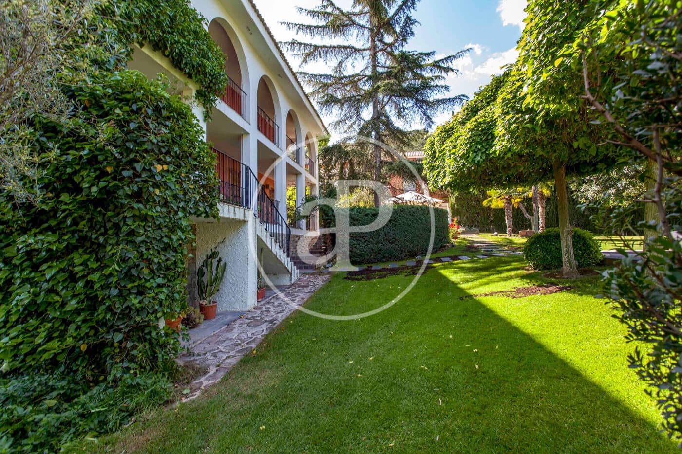 6 chambre Villa/Maison à vendre à Chiva avec piscine - 1 390 000 € (Ref: 7998950)