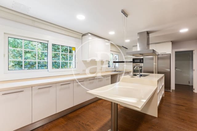 5 soverom Villa til salgs i Chiva med svømmebasseng - € 950 000 (Ref: 8039753)