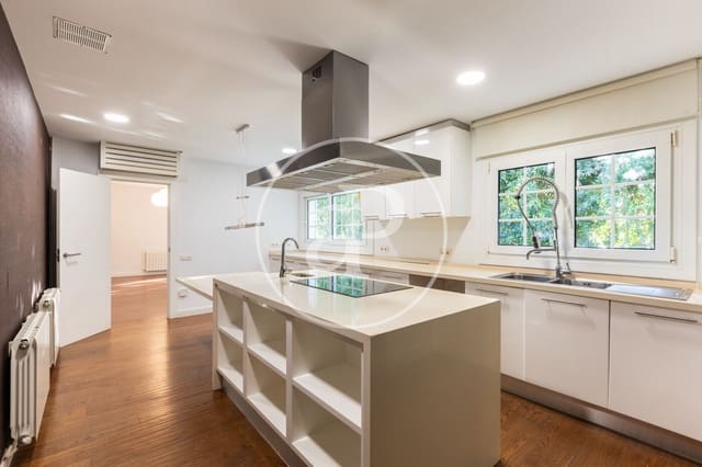 5 soverom Villa til salgs i Chiva med svømmebasseng - € 950 000 (Ref: 8039753)