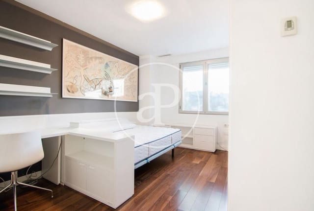 3 soveværelse Penthouse til salg i El Pla del Remei, Valencia by - € 1.950.000 (Ref: 8108007)