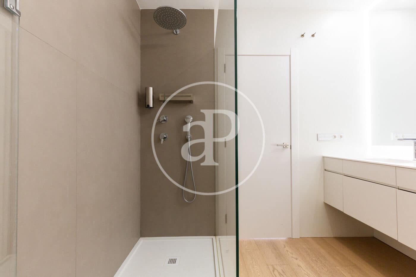 2 soveværelse Lejlighed til salg i Valencia by - € 750.000 (Ref: 8113956)