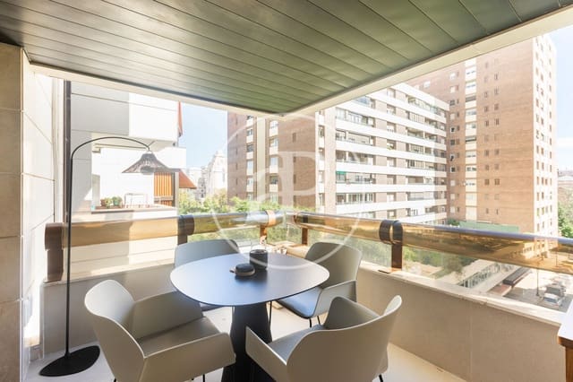 3 soveværelse Lejlighed til salg i Exposicio, Valencia by - € 1.200.000 (Ref: 8292573)