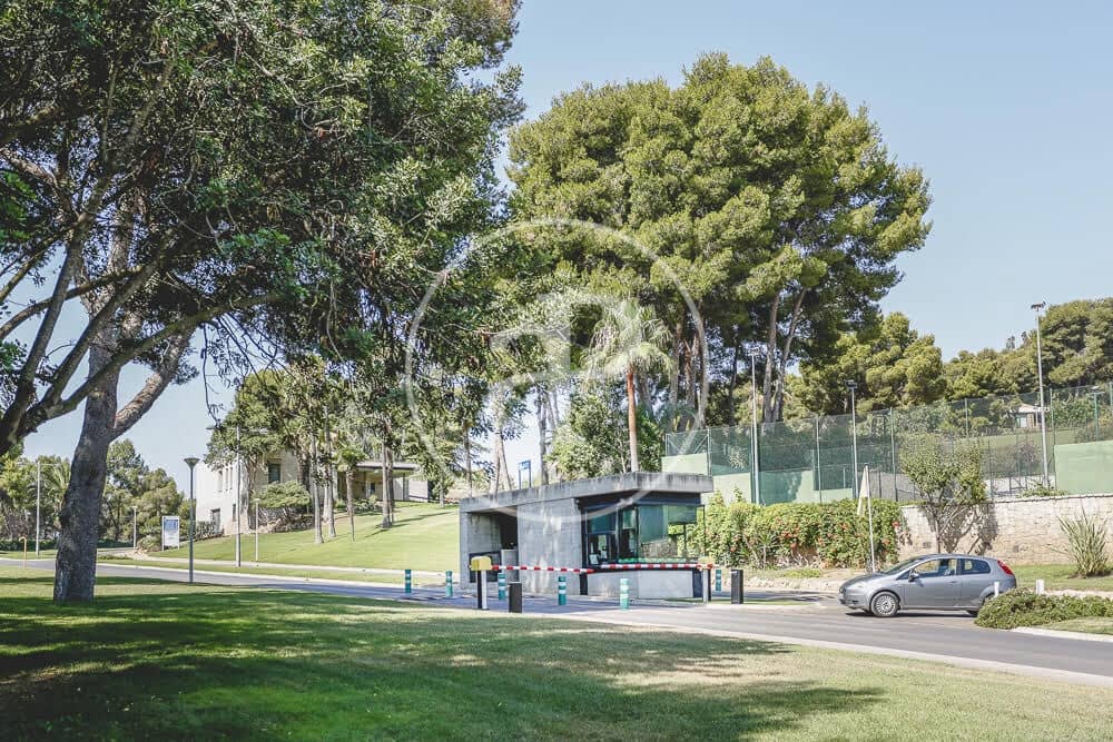 4 sypialnia Willa na sprzedaż w Chiva z basenem - 384 000 € (Ref: 8315437)