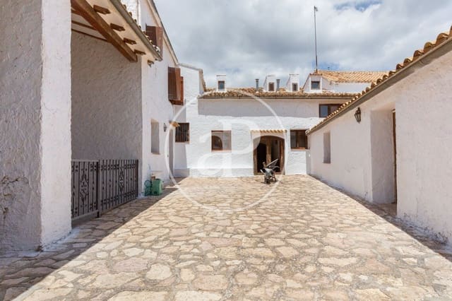 5 bedroom Finca/Country House for sale in Utiel with pool - € 1,350,000 (Ref: 8441181)