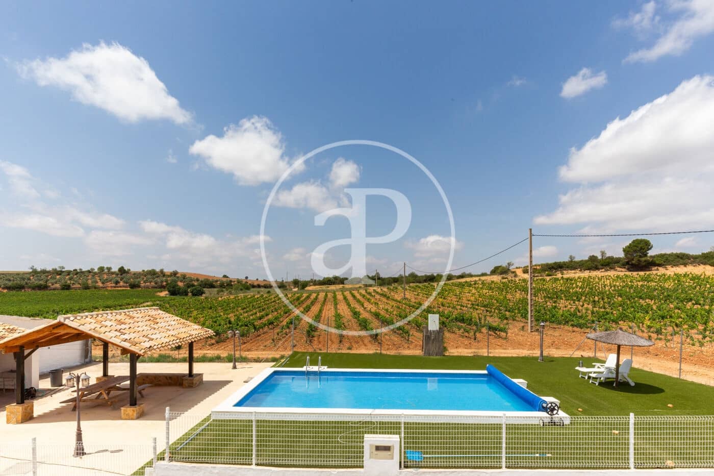 5 soveværelse Finca/Landehus til salg i Utiel med swimmingpool - € 1.350.000 (Ref: 8441181)