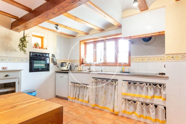 4 bedroom Finca/Country House for sale in Utiel with pool - € 1,900,000 (Ref: 8447606)