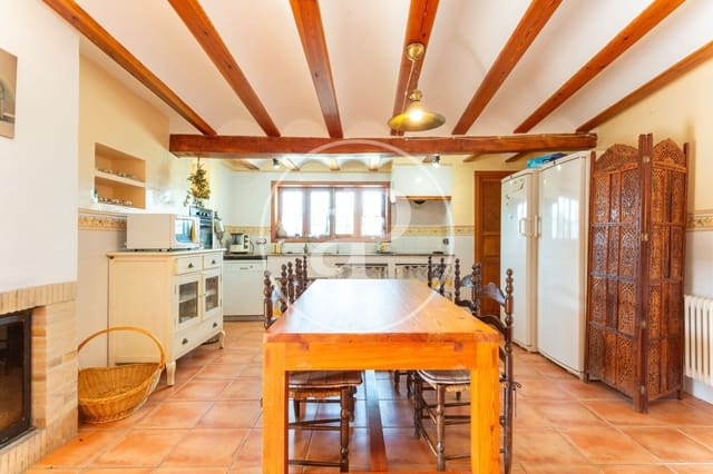 4 bedroom Finca/Country House for sale in Utiel with pool - € 1,900,000 (Ref: 8447606)