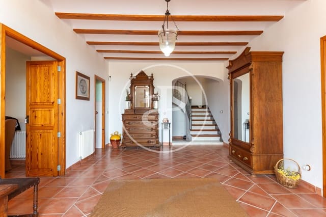 4 bedroom Finca/Country House for sale in Utiel with pool - € 1,900,000 (Ref: 8447606)