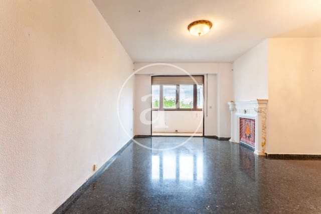 4 bedroom Apartment for sale in Mont-Olivet, Valencia city - € 450,000 (Ref: 8681582)