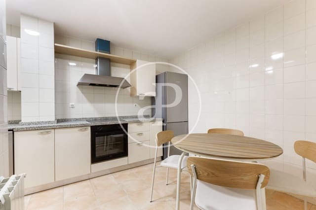 Appartement de 3 chambres à louer à El Mercat, Valence ville - 2 150 € (Ref: 8726711)