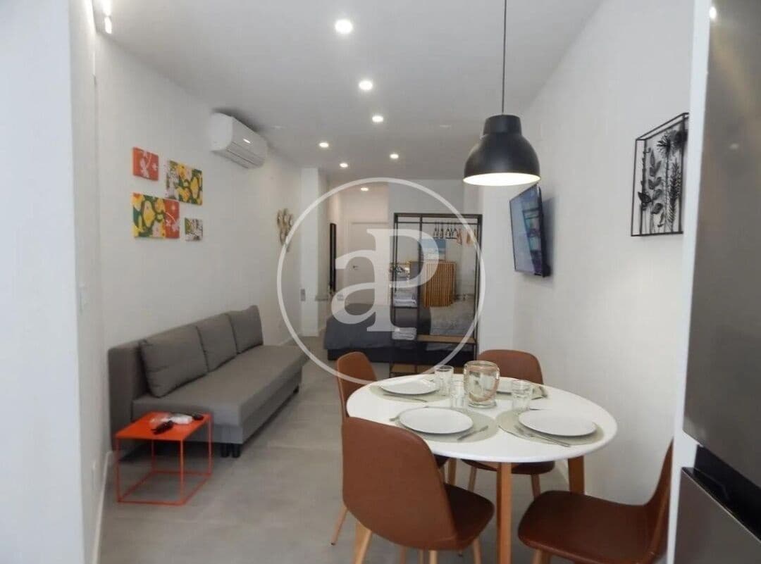 1 soverom Villa til leie i Valencia by - € 1 200 (Ref: 8726712)