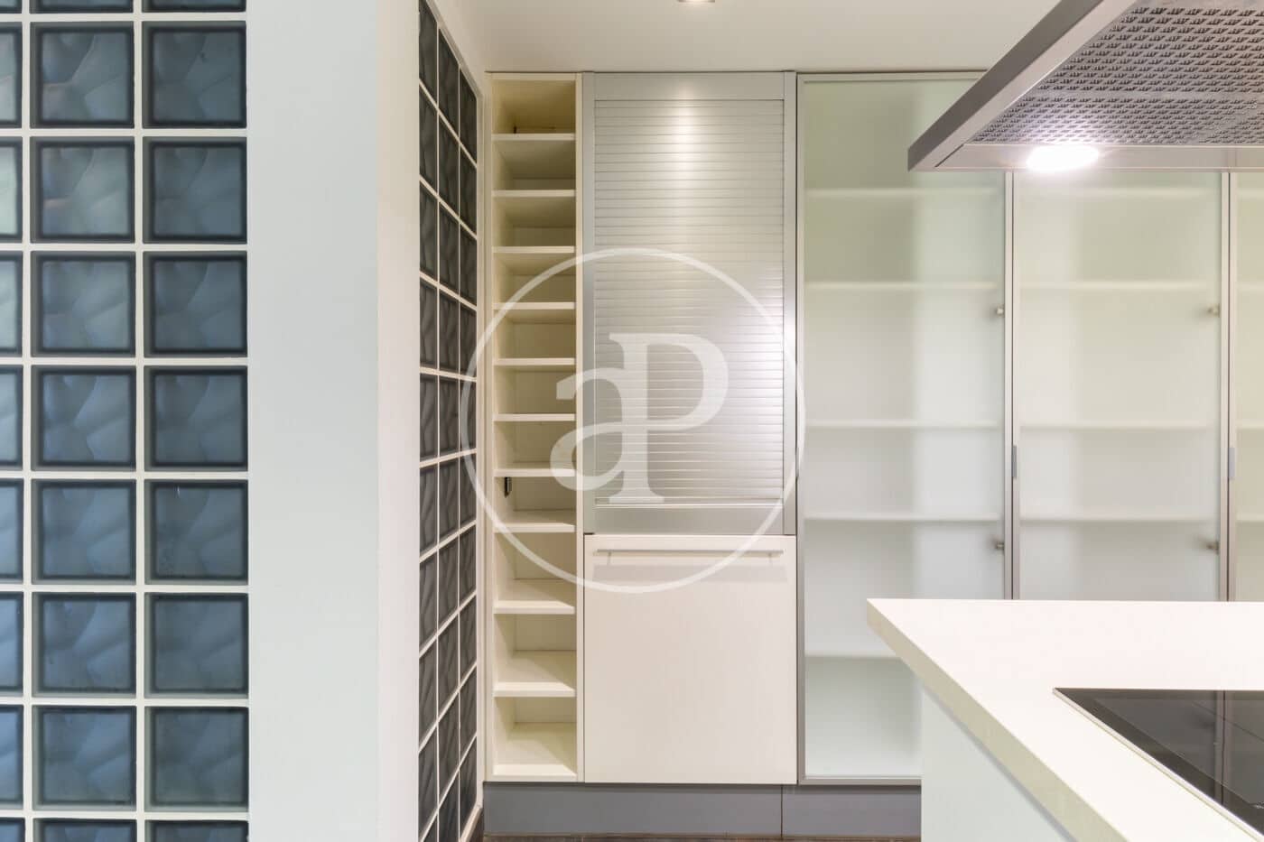 2 makuuhuone Huvila vuokrattavana paikassa Valencia kaupunki - 2 200 € (Ref: 8726724)