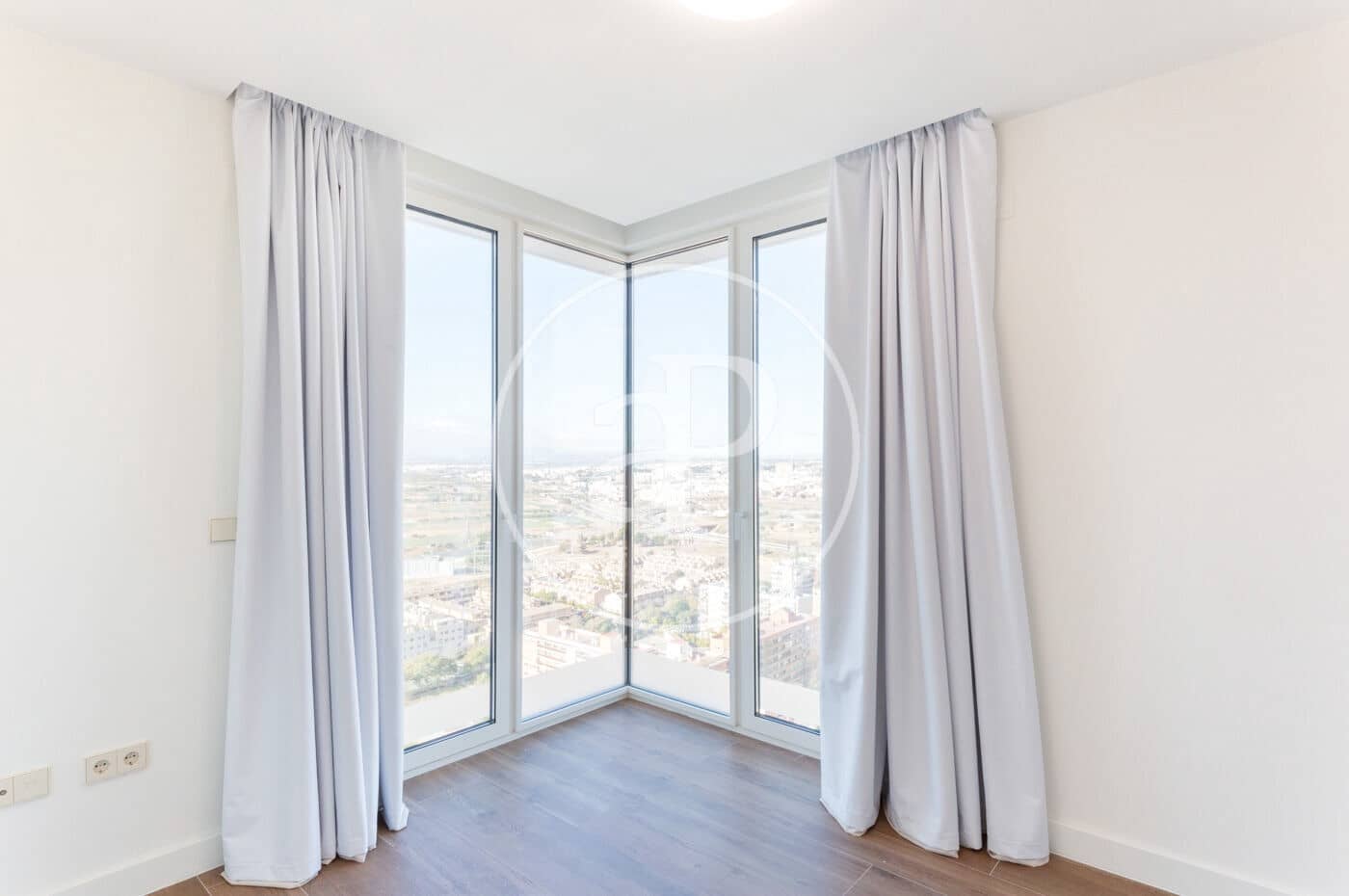 2 sypialnia Apartament do wynajęcia w Miasto Walencja z basenem - 2 900 € (Ref: 8726734)