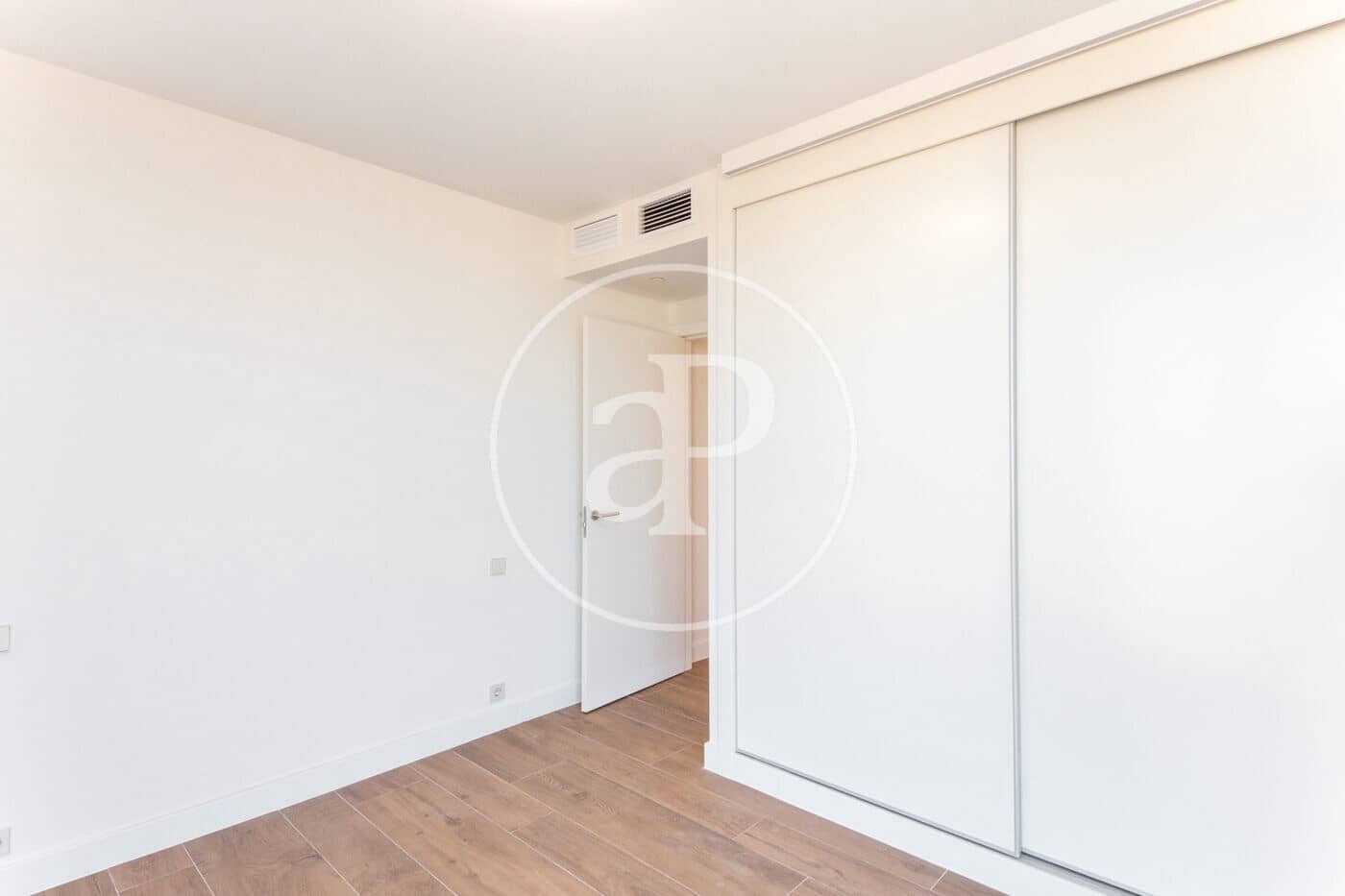 2 sypialnia Apartament do wynajęcia w Miasto Walencja z basenem - 2 900 € (Ref: 8726734)