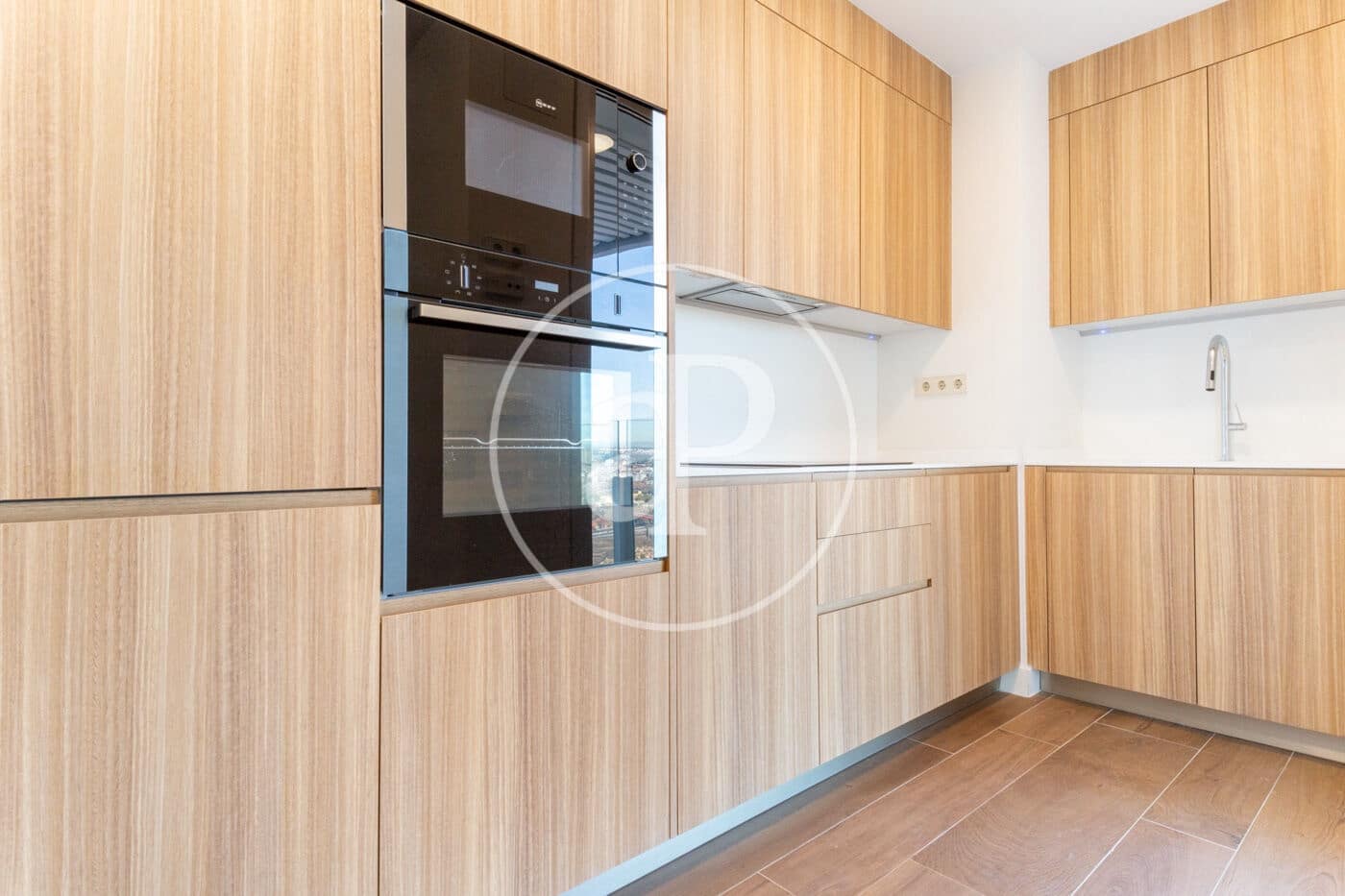 2 sypialnia Apartament do wynajęcia w Miasto Walencja z basenem - 2 900 € (Ref: 8726734)