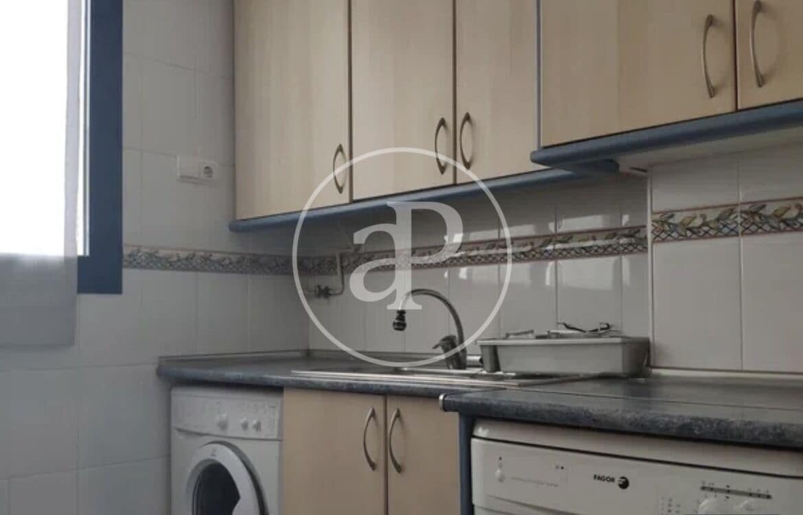 2 sovrum Lägenhet att hyra i Valencia stad med garage - 1 400 € (Ref: 8726767)