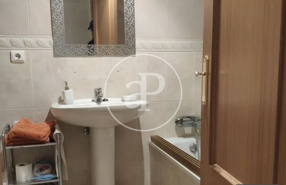 2 sovrum Lägenhet att hyra i Valencia stad med garage - 1 400 € (Ref: 8726767)