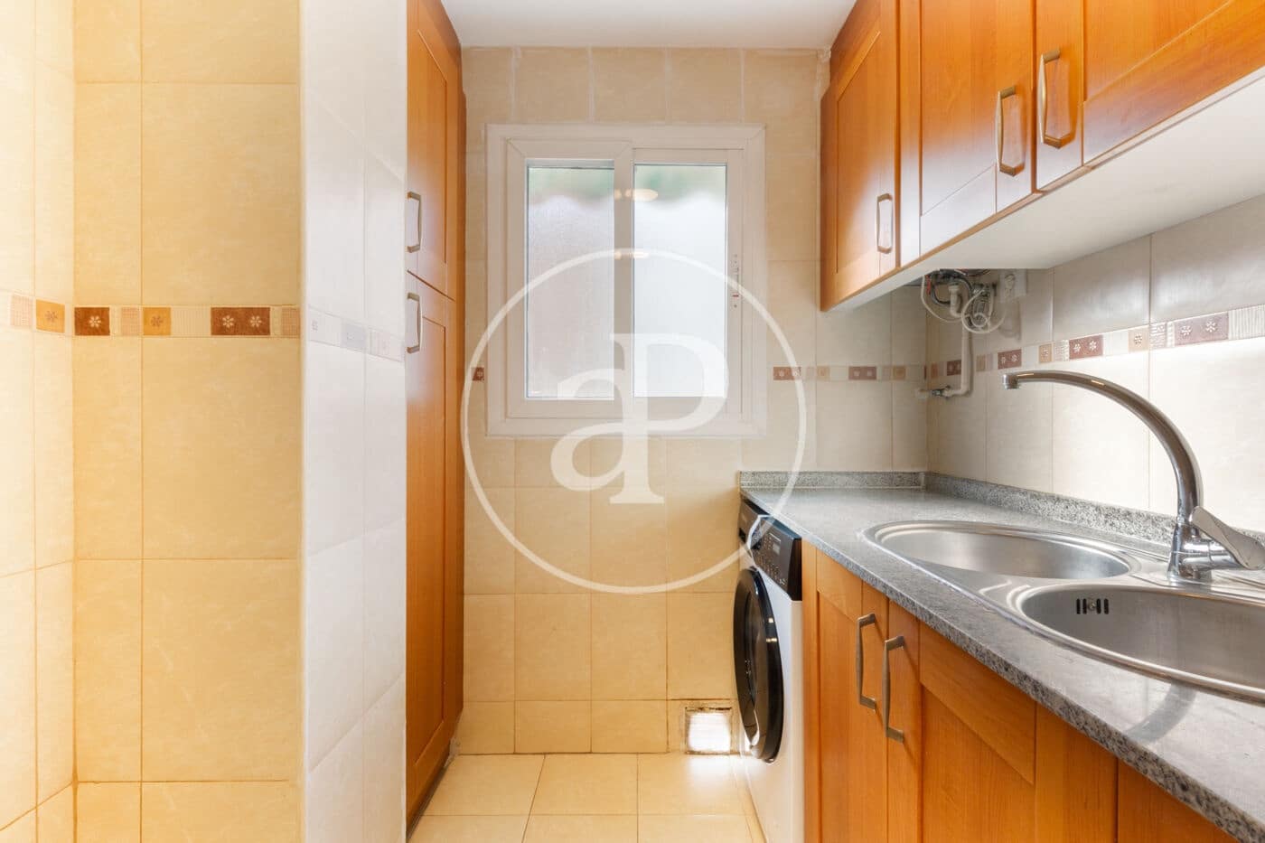 3 slaapkamer Appartement te huur in Valencia stad - € 1.350 (Ref: 8726782)