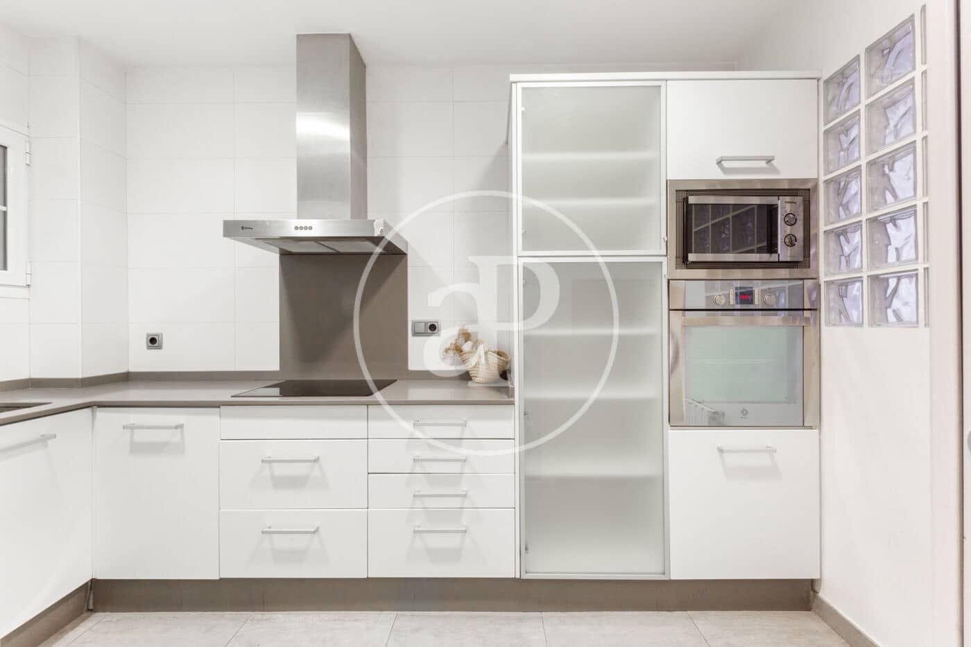 2 soverom Leilighet til leie i Valencia by - € 1 700 (Ref: 8726783)