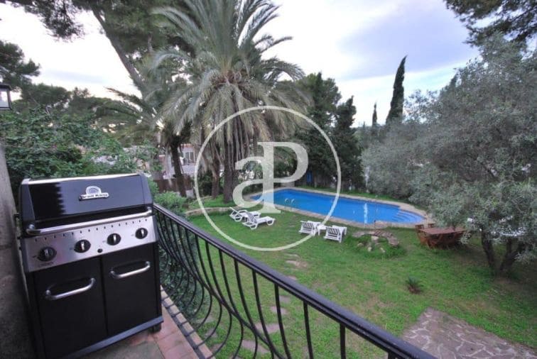 4 soveværelse Villa til leje i Javea / Xabia med swimmingpool - € 2.700 (Ref: 8726805)