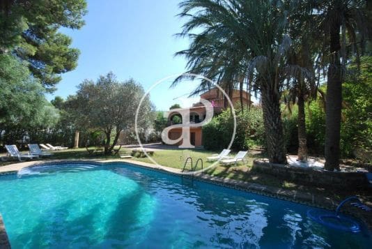 4 soveværelse Villa til leje i Javea / Xabia med swimmingpool - € 2.700 (Ref: 8726805)
