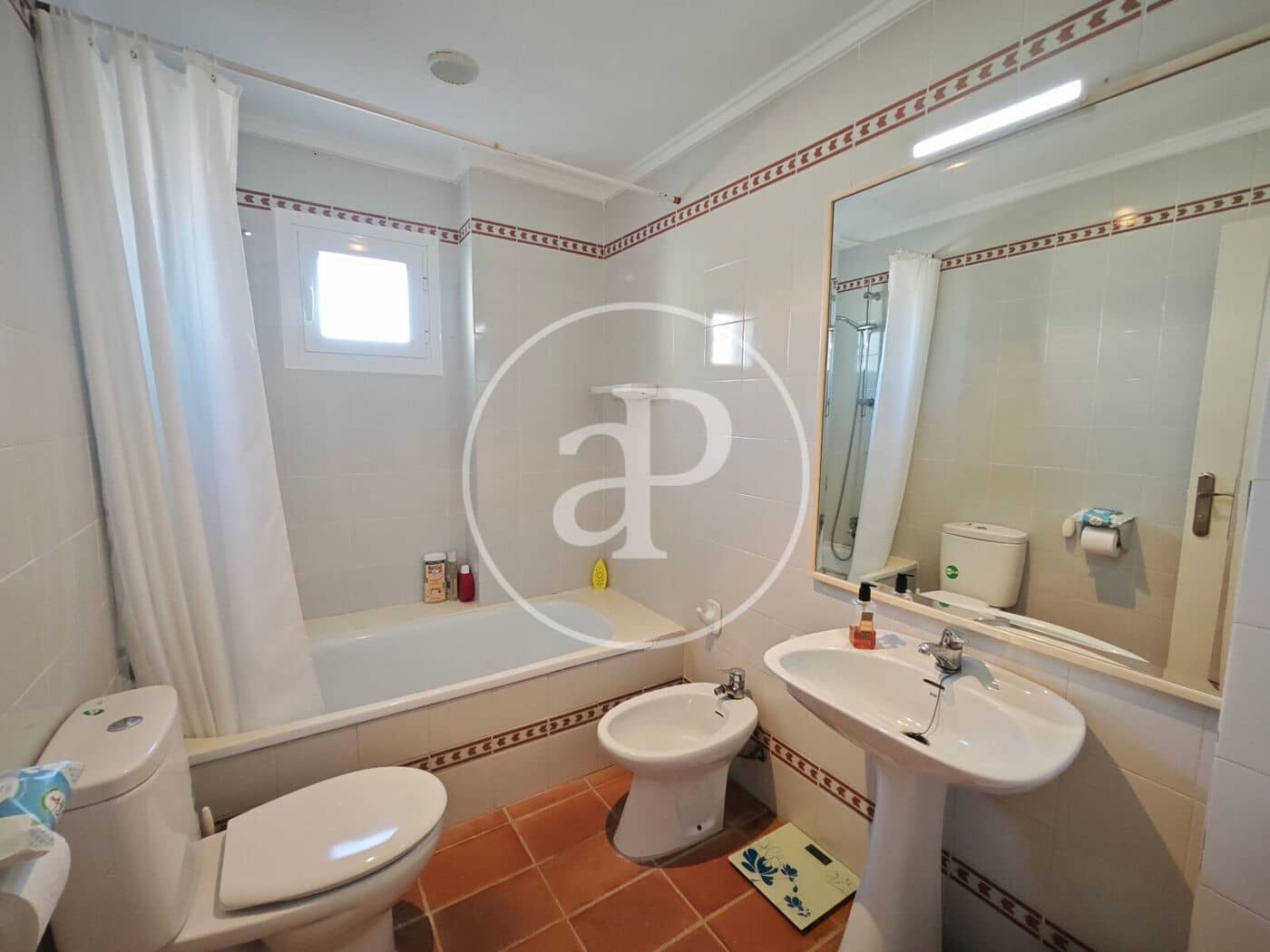 4 soverom Leilighet til leie i El Perello - € 2 200 (Ref: 8726819)