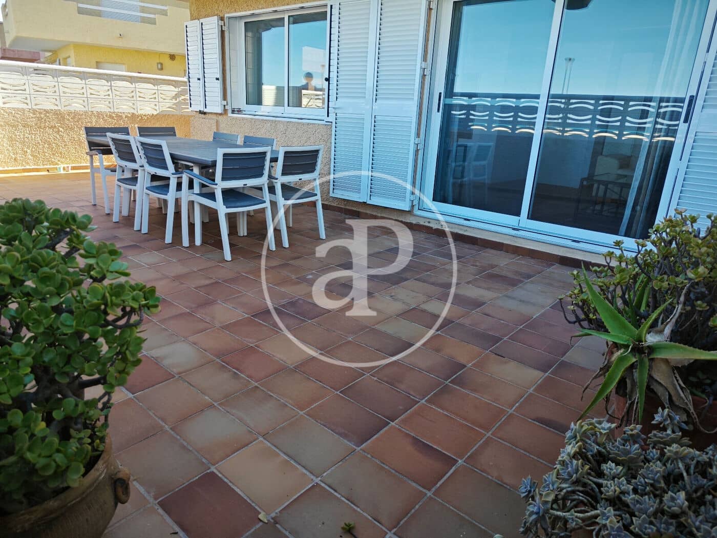 4 soverom Leilighet til leie i El Perello - € 2 200 (Ref: 8726819)