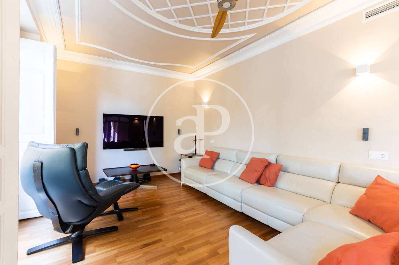 4 sovrum Lägenhet att hyra i Valencia stad - 4 300 € (Ref: 8726843)