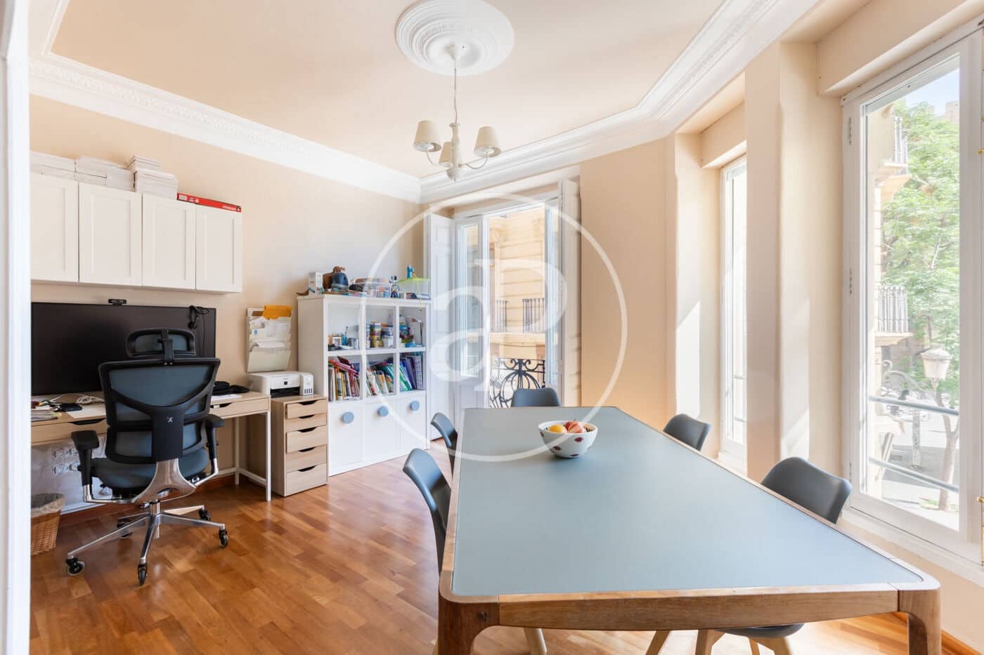 4 sovrum Lägenhet att hyra i Valencia stad - 4 300 € (Ref: 8726843)