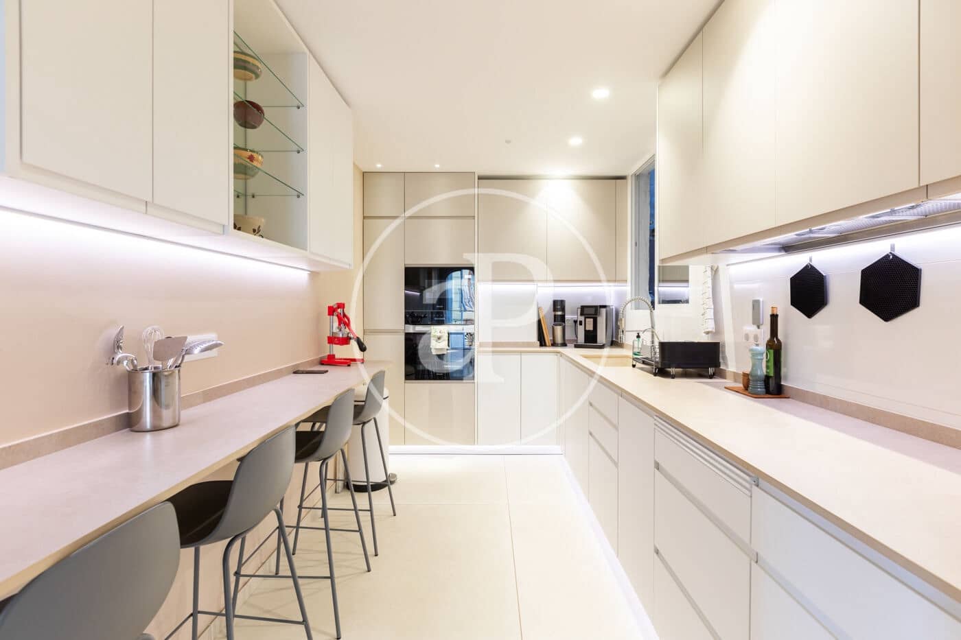 4 sovrum Lägenhet att hyra i Valencia stad - 4 300 € (Ref: 8726843)