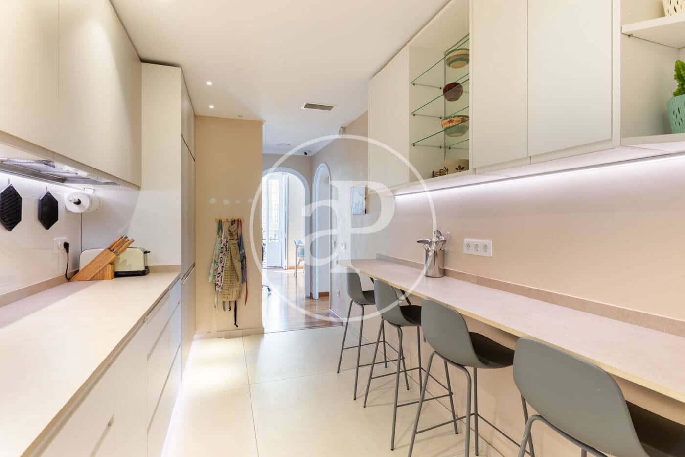 4 sovrum Lägenhet att hyra i Valencia stad - 4 300 € (Ref: 8726843)