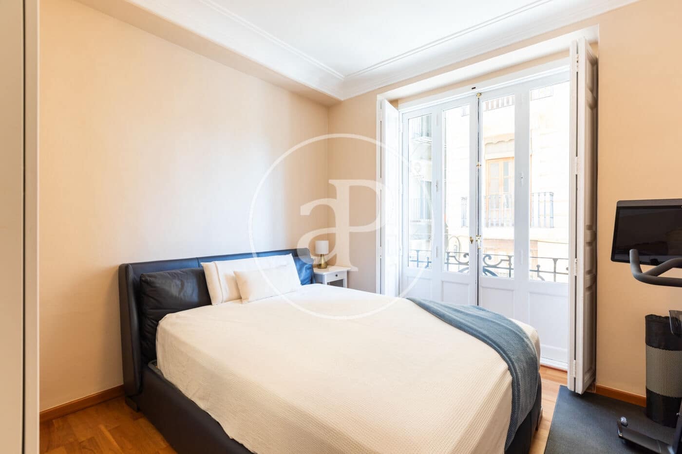 4 sovrum Lägenhet att hyra i Valencia stad - 4 300 € (Ref: 8726843)
