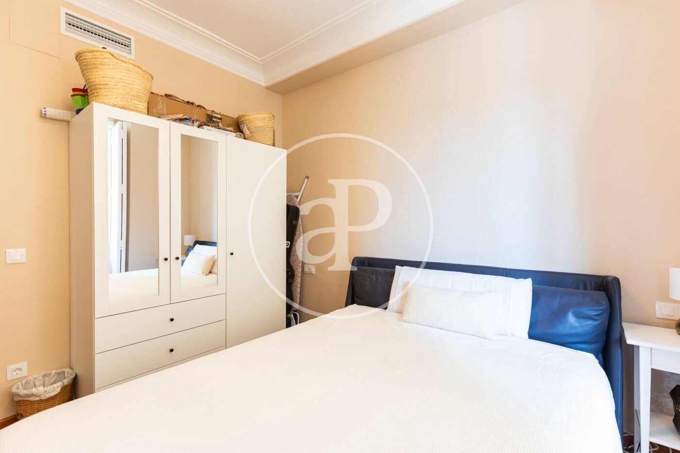 4 sovrum Lägenhet att hyra i Valencia stad - 4 300 € (Ref: 8726843)