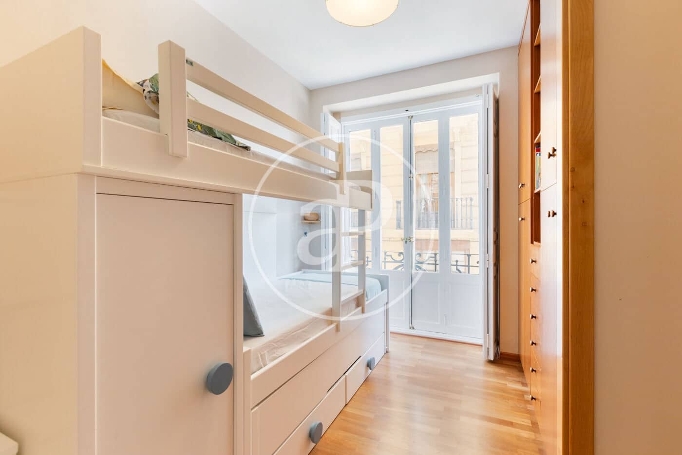 4 sovrum Lägenhet att hyra i Valencia stad - 4 300 € (Ref: 8726843)