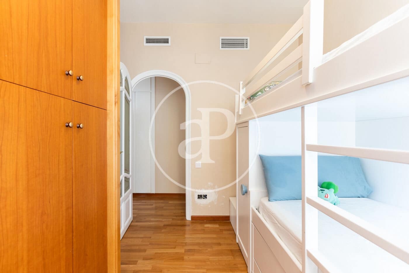 4 sovrum Lägenhet att hyra i Valencia stad - 4 300 € (Ref: 8726843)