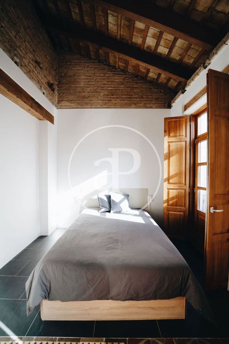 2 bedroom Apartment for rent in Valencia city - € 1,600 (Ref: 8743635)