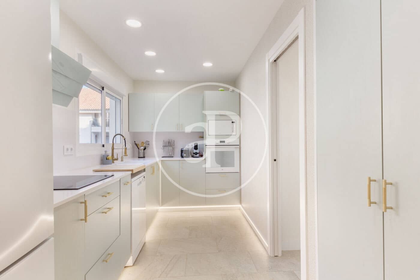 5 bedroom Villa for rent in La Pobla de Farnals - € 3,500 (Ref: 8752481)