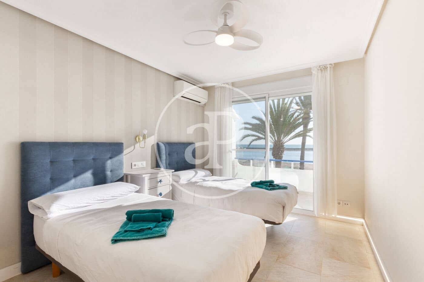 5 bedroom Villa for rent in La Pobla de Farnals - € 3,500 (Ref: 8752481)