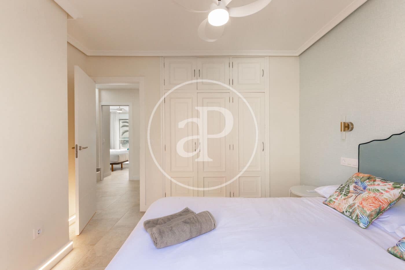 5 bedroom Villa for rent in La Pobla de Farnals - € 3,500 (Ref: 8752481)