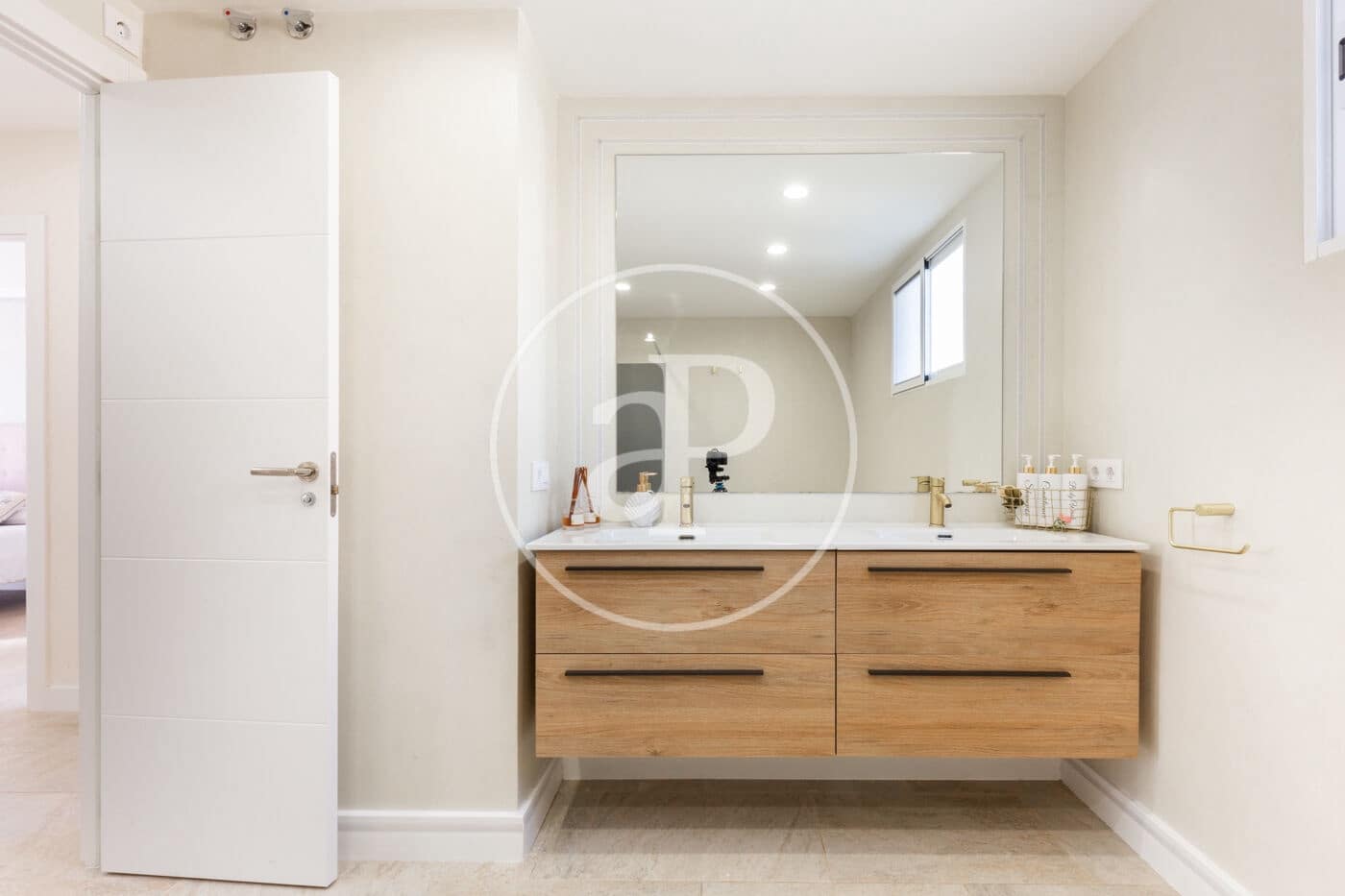 5 bedroom Villa for rent in La Pobla de Farnals - € 3,500 (Ref: 8752481)