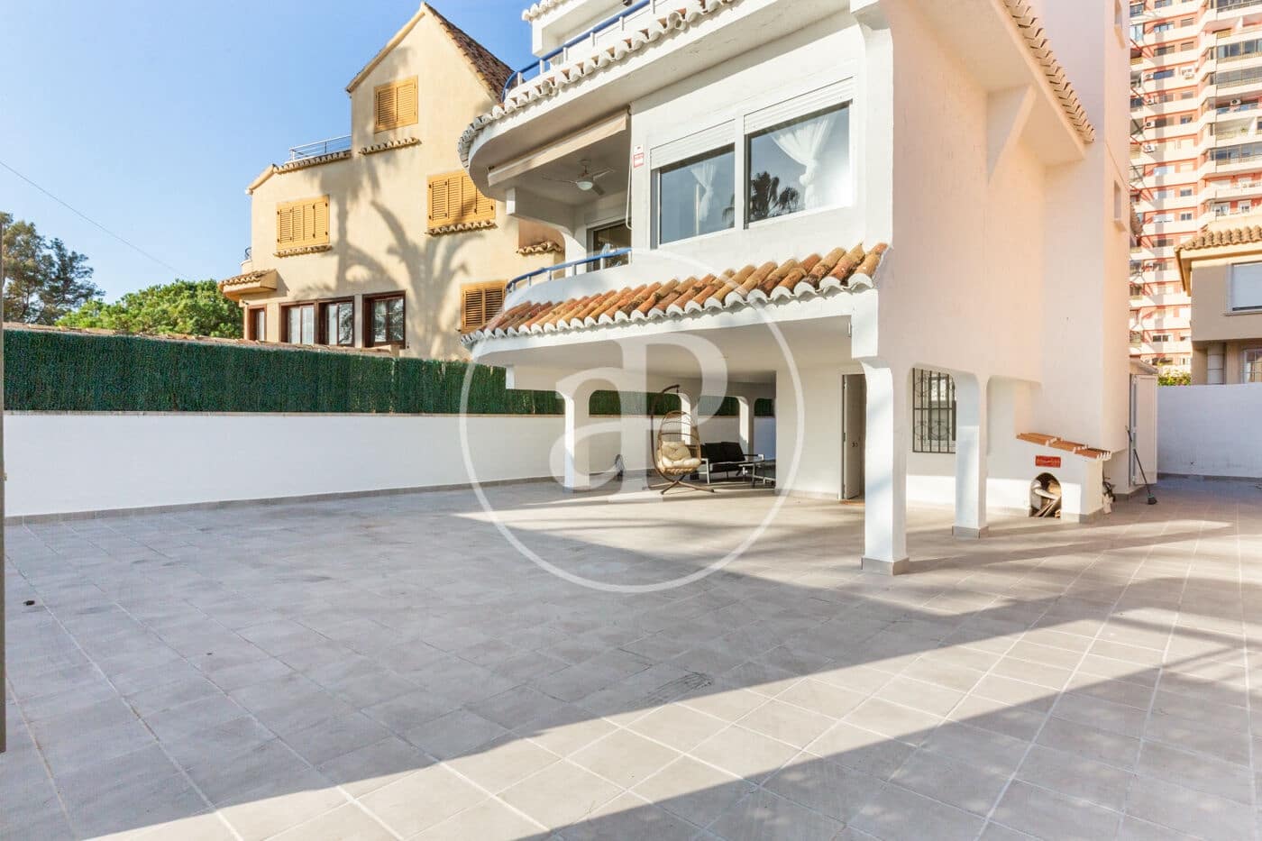 5 bedroom Villa for rent in La Pobla de Farnals - € 3,500 (Ref: 8752481)