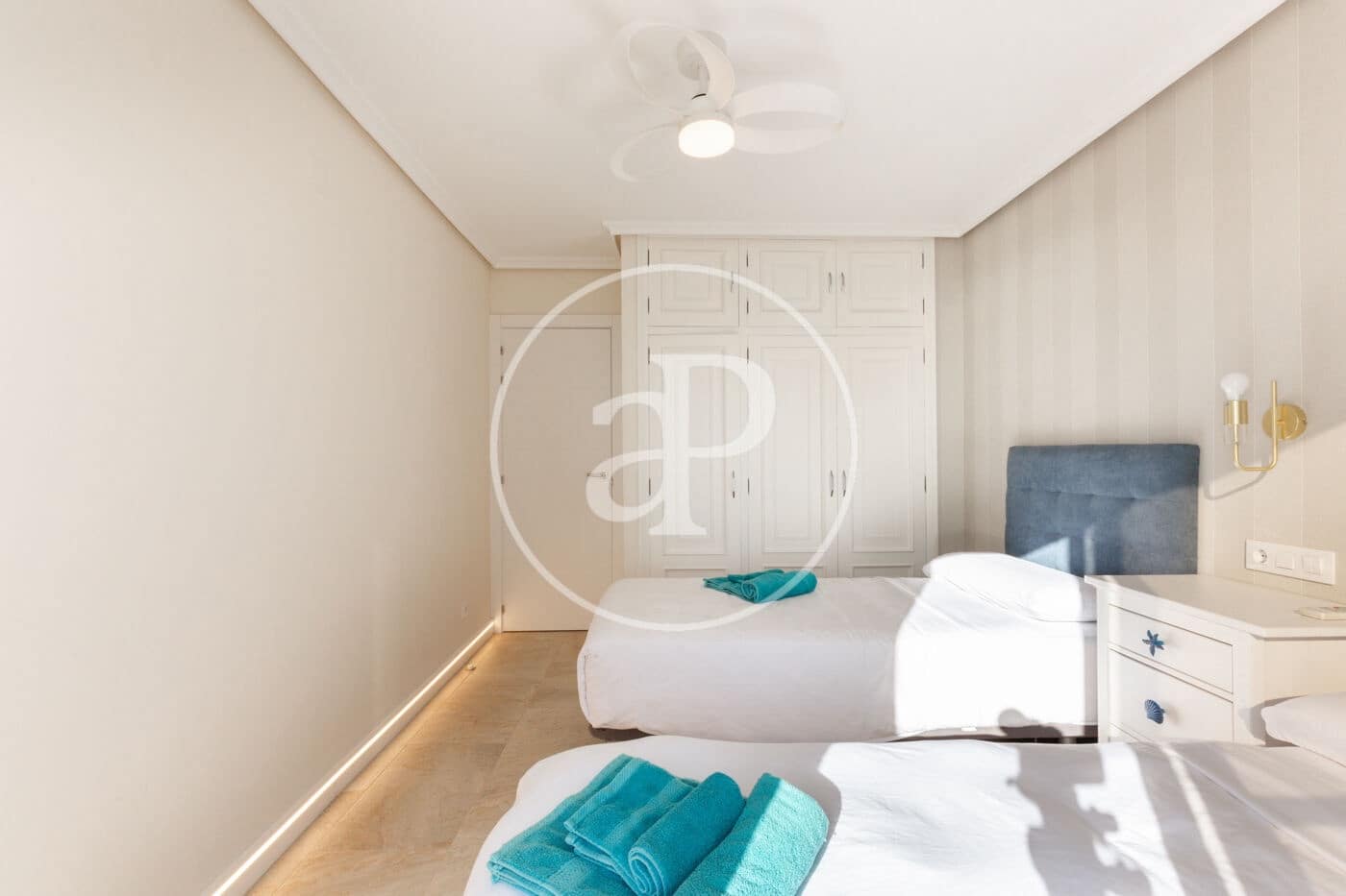 5 bedroom Villa for rent in La Pobla de Farnals - € 3,500 (Ref: 8752481)