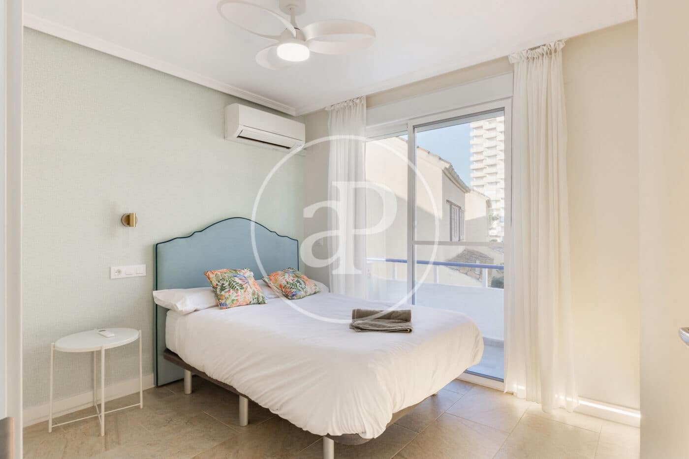 5 bedroom Villa for rent in La Pobla de Farnals - € 3,500 (Ref: 8752481)