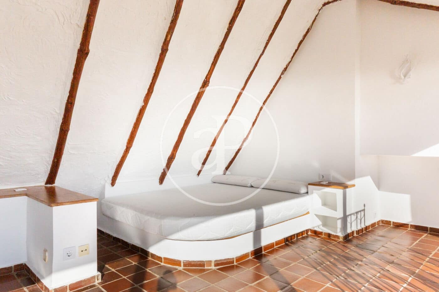 5 bedroom Villa for rent in La Pobla de Farnals - € 3,500 (Ref: 8752481)