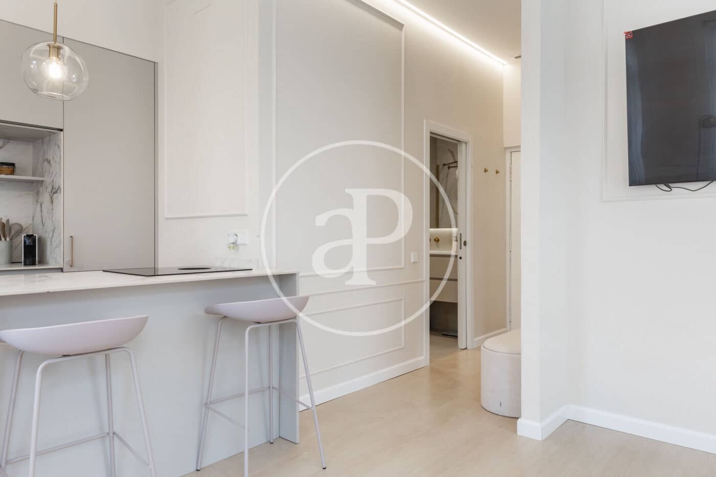 1 slaapkamer Appartement te huur in Valencia stad - € 1.700 (Ref: 8760287)