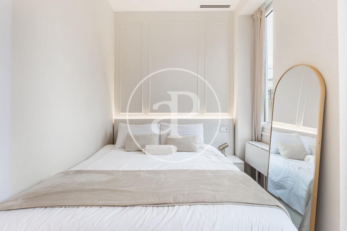 1 slaapkamer Appartement te huur in Valencia stad - € 1.700 (Ref: 8760287)