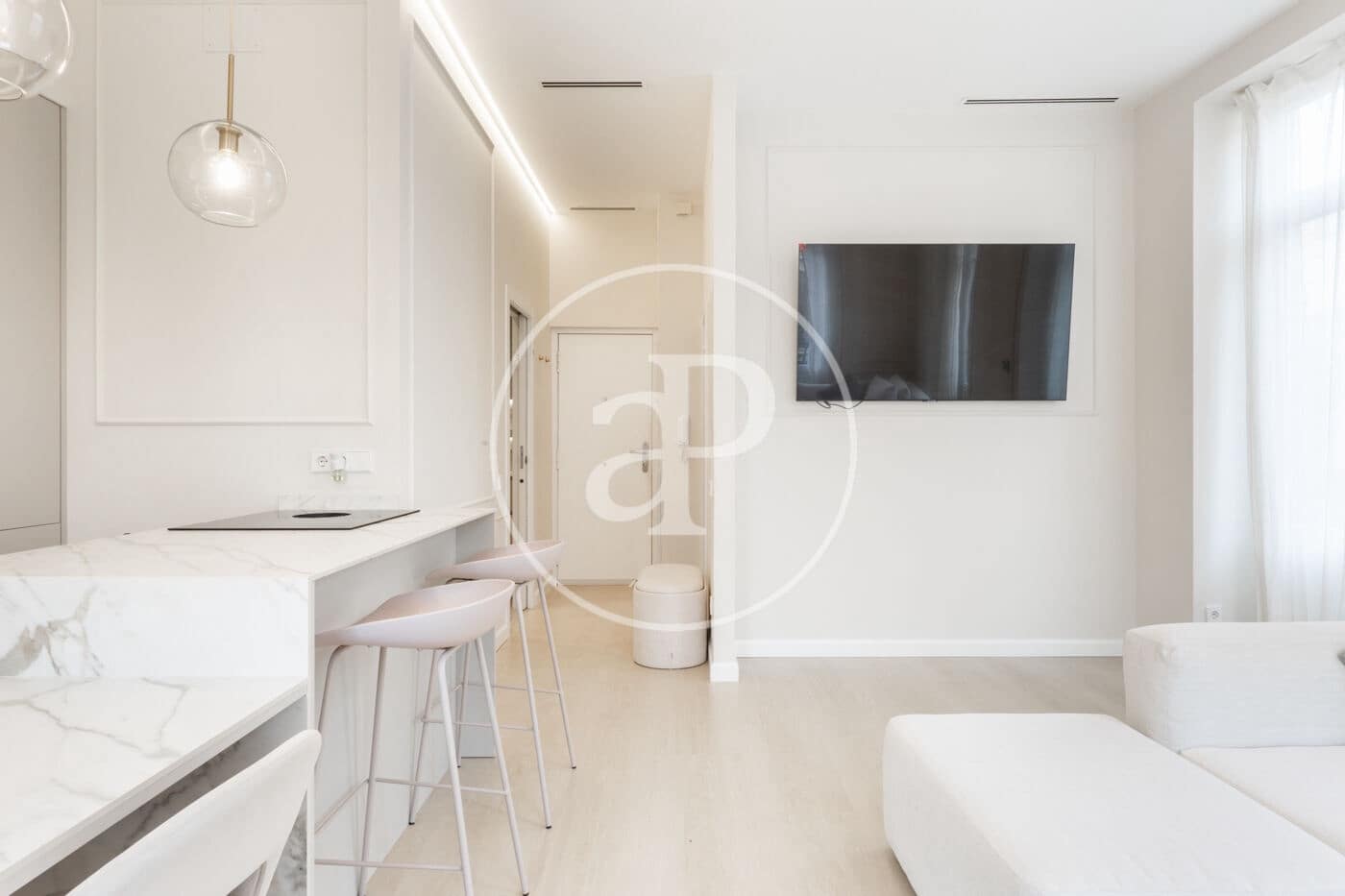 1 slaapkamer Appartement te huur in Valencia stad - € 1.700 (Ref: 8760287)